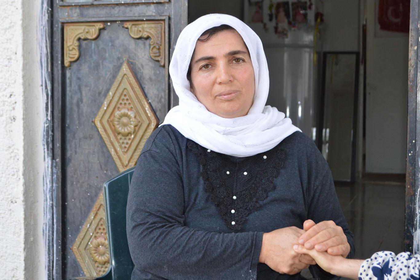 Engelli kızına hayatını adayan fedakar anne Engelli kızına hayatını adayan fedakar anne